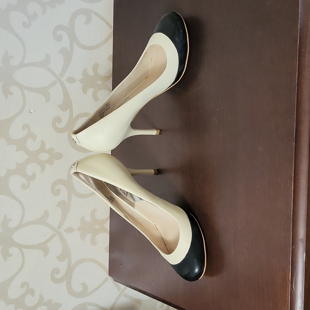 Michael Kors - Picture 3 of 4